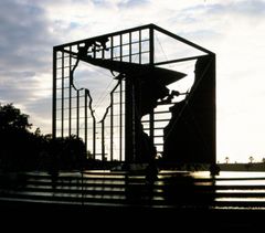 Monument of communication - Oscar Tusquets Blanca