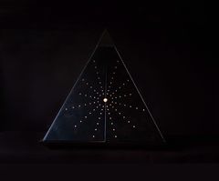 Starry Pyramid - Oscar Tusquets Blanca