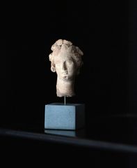 Head with diadem - Oscar Tusquets Blanca