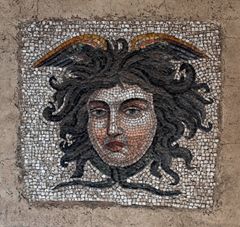 Medusa - Oscar Tusquets Blanca